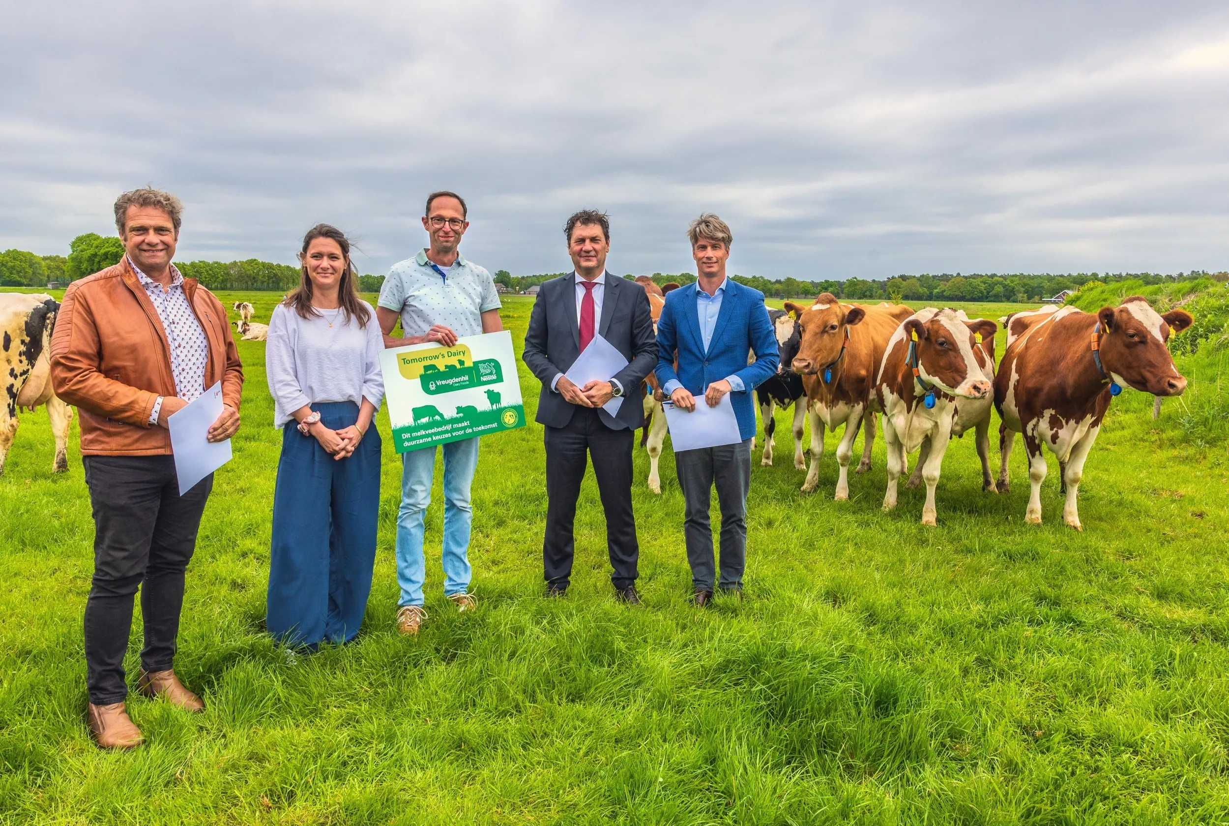 Alex Datema (Directeur Food & Agro Rabobank), Nicoline van Gerrevink (Executive Director Food System Transition team Rabobank), melkveehouder en deelnemer Leendert van Staalduijnen, Albert de Groot (CEO Vreugdenhil Dairy Foods) en Rob Trompetter (CFO Nestlé Benelux).